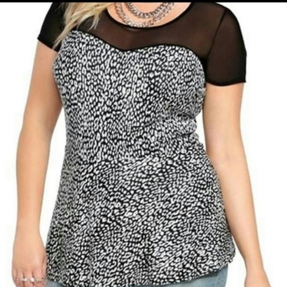 Torrid black and white peplum top, size 2X - Picture 1 of 16